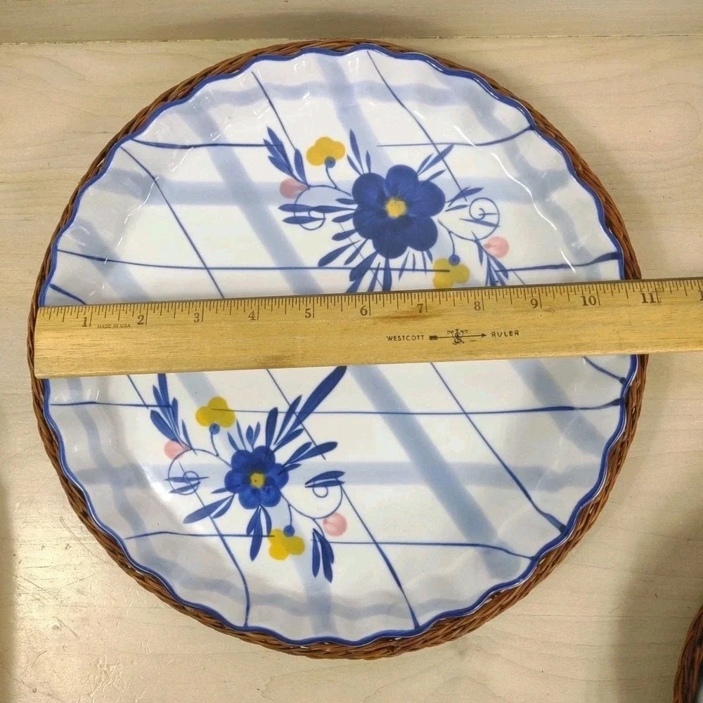 Vtg Blue White Window Pane Floral Quiche Tart Baking Dishes with Wicker Trays